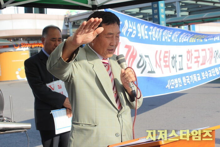 축도로 마쳤다.jpg
