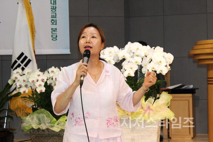 37회총회 특송 협동총무 박용숙 목사.jpg