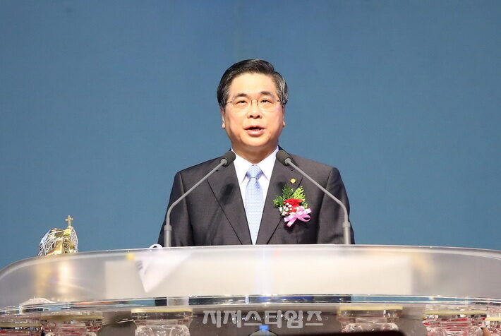 이영훈 목사.jpg