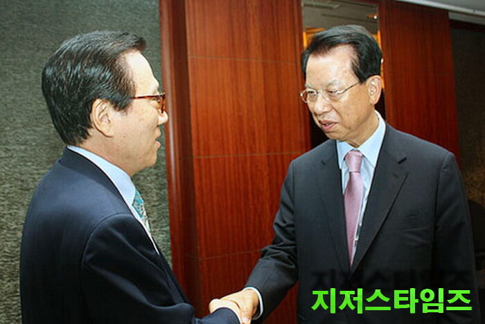 홍재철 목사 김삼환 목사 복사.jpg