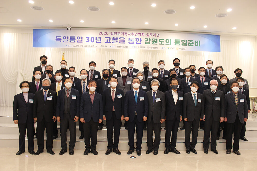 10. 심포지엄 기념촬영.JPG
