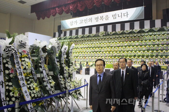 한기총 안산 분향소 찾아.jpg