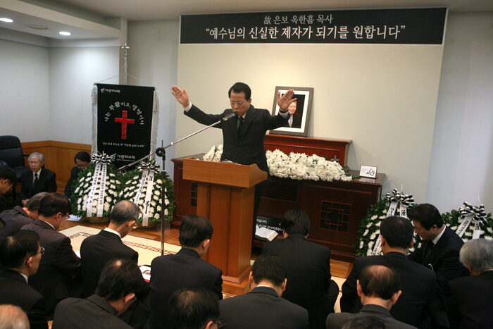 위로사와 축도를 전하는 김삼환 목사 (1)-004.jpg