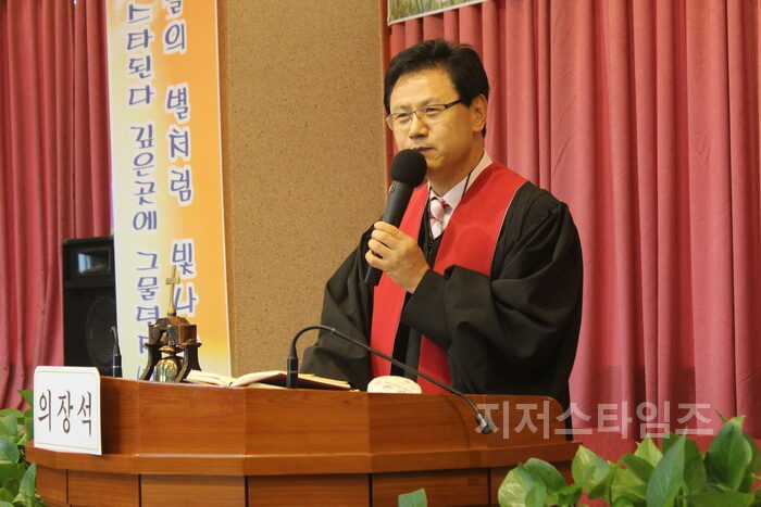 증경회장 이재갑 목사.jpg