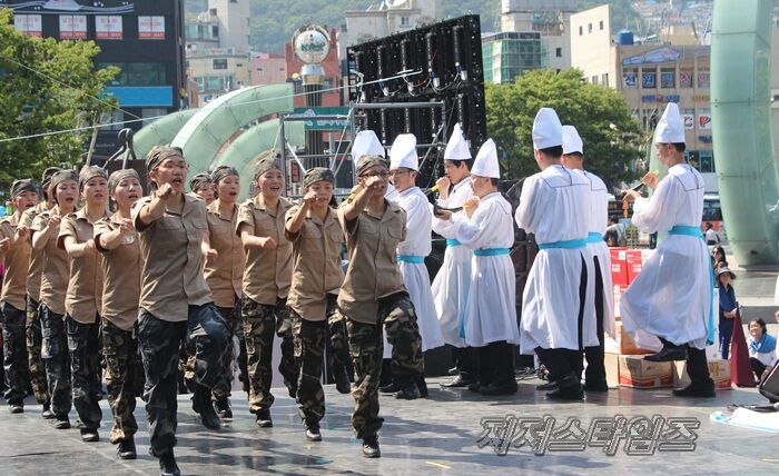 부산퍼포먼스01.JPG