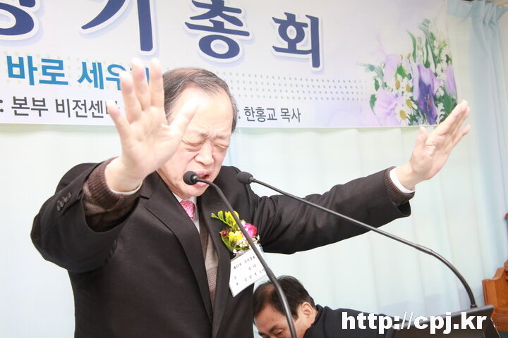 축도 장한국 목사.JPG
