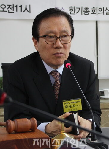 대표회장 홍재철 목사1.jpg