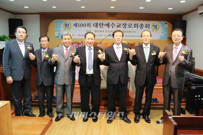 IMG_100회총회 임원들.jpg