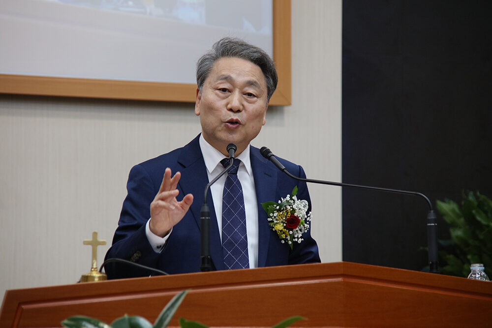 치사 총회장 김헌수 목사.jpg