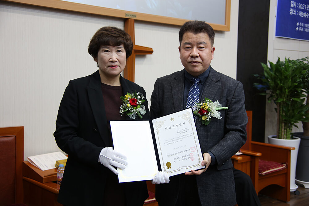위임목사 증서 김사라 목사.jpg