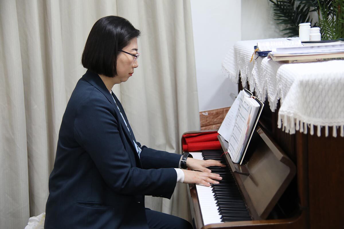 피아노 반주 이성영 목사(동천교회).jpg