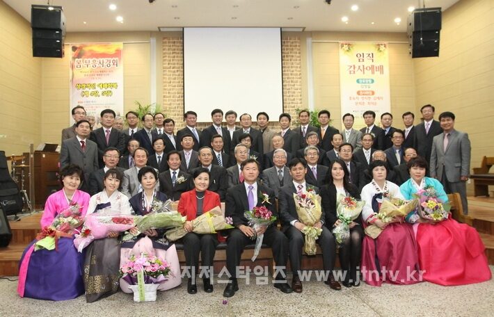 창대교회 임직예배 070-002복사1.jpg