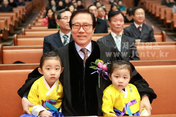 홍성익 목사02.jpg