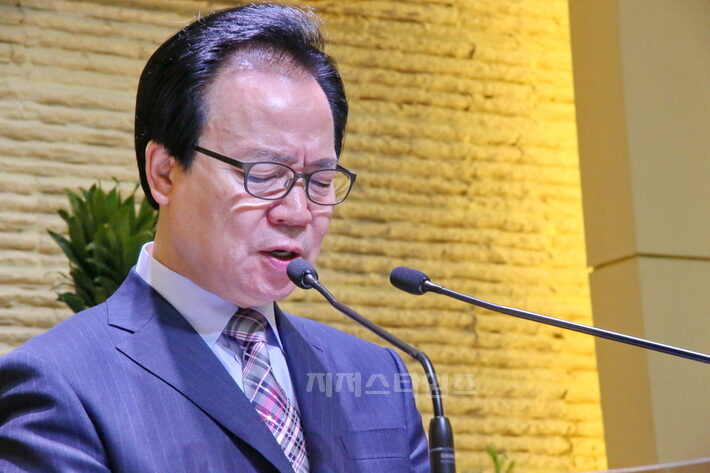 예복 21주년 인도 소진우 담임목사.jpg