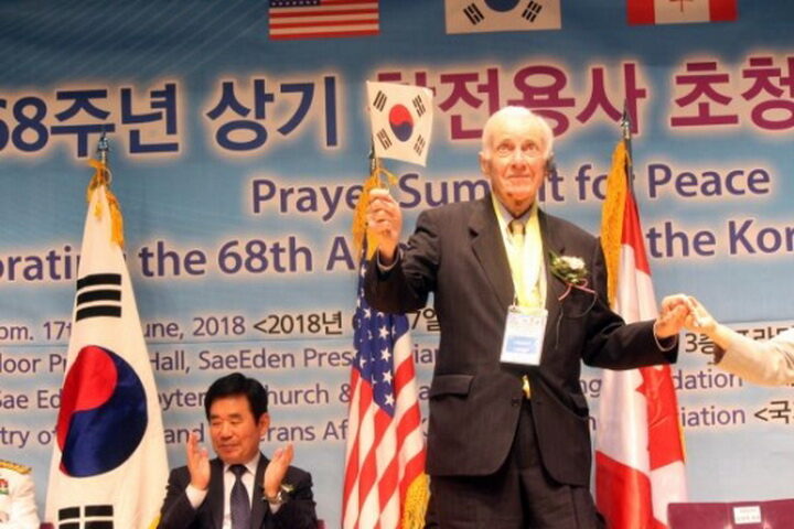 kmj ▲ 흥남철수 작전시 미국 메러디스 빅토리호의 1등 항해사로 참전 생존증인 로버트 러니 예비역 해군제독(91)..jpg