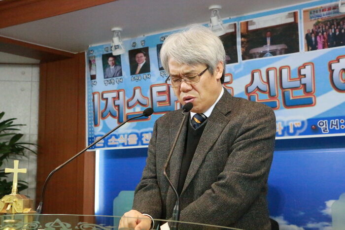 기도 이기학 목사.jpg