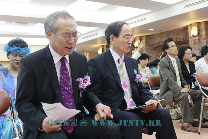 손을잡고 기도를001-008.jpg