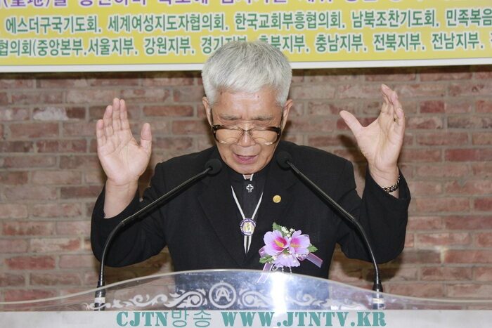 축도 김윤기 목사011.jpg