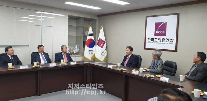 한교총보도자료(문체부장관방문) (22).jpg