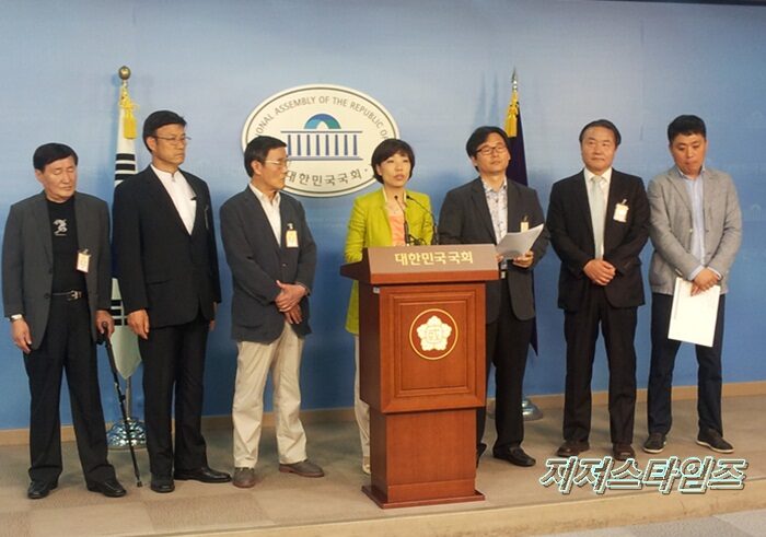 사감위김성위위원장사퇴촉구국회정론관기자회견.jpg
