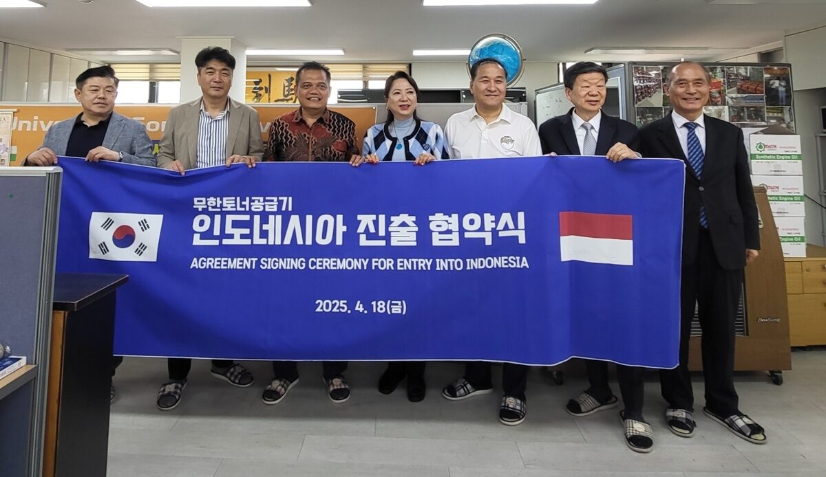 (좌) 신성일대표 김태수대표 Yoyok회장 이영주사장 최동철의장 박희수회장 이경철대표.jpg