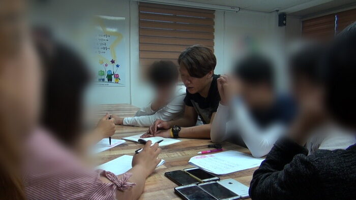 cpjtv 아이들과 큐티하고 있는 심규보 대표.jpg