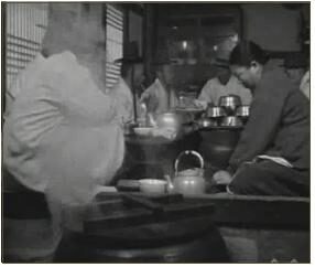 4. -2 장날풍경 파장 무렵의 주막집 풍경(1960년 사진).jpg