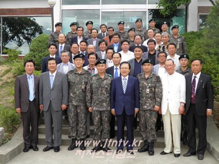 홍재철 제1군단 방문1 복사.jpg