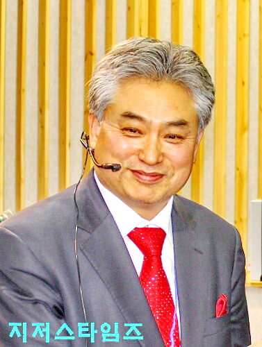 담임 김창룡 목사.JPG