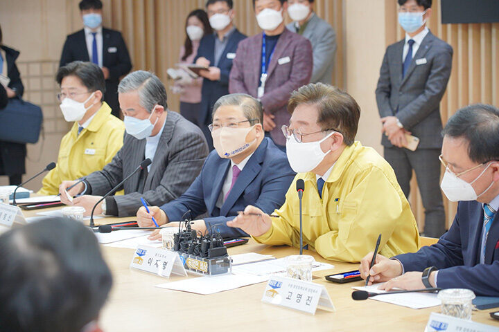 긴급간담회 소강석 목사3+3.jpg