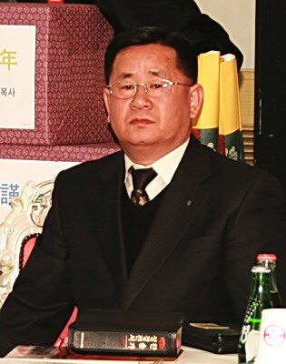 본지 논설위원 최장희 목사.jpg