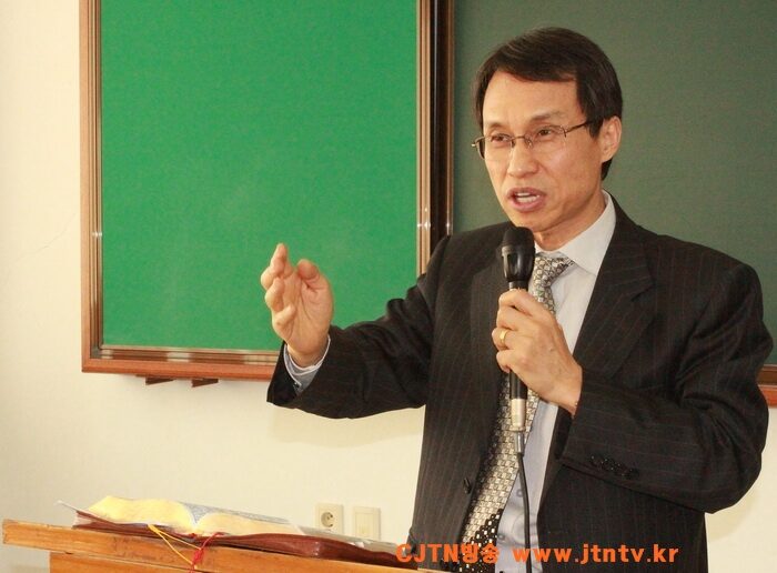 학장 정기환 목사005.jpg