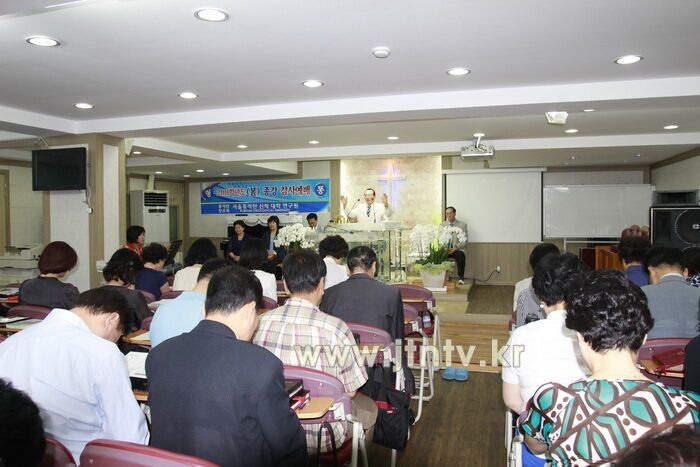 축도하는 총학장 서영웅 목사-008.jpg
