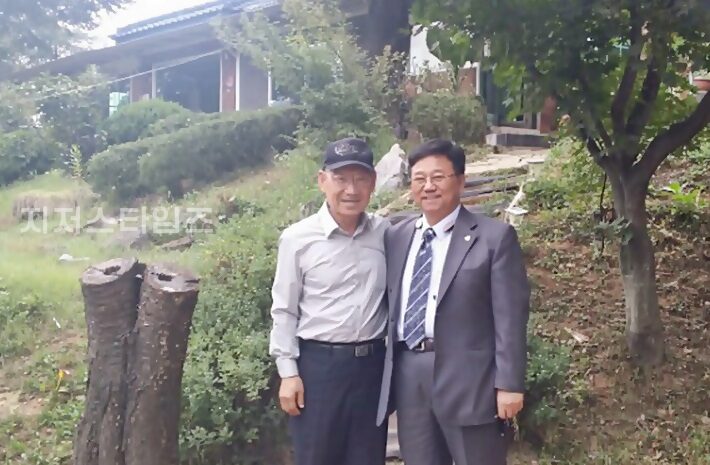 주필 송택규 목사(좌) 편집국장 정기남 목사(우).jpg