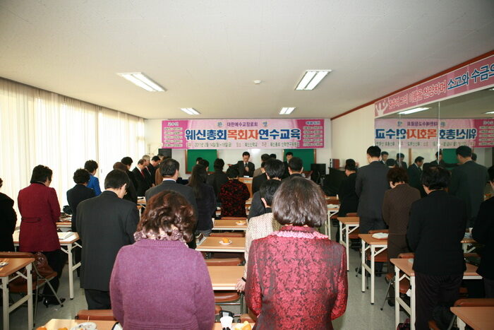 축도 이일영 목사.jpg