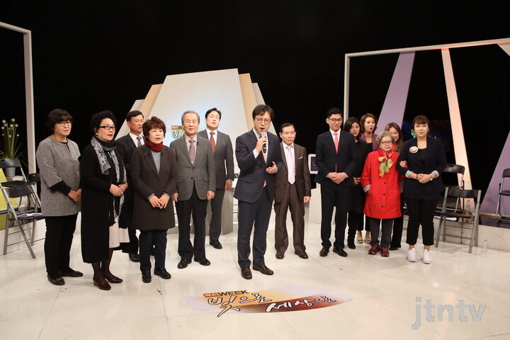 3. 손재석 목사님 찬양-01.jpg