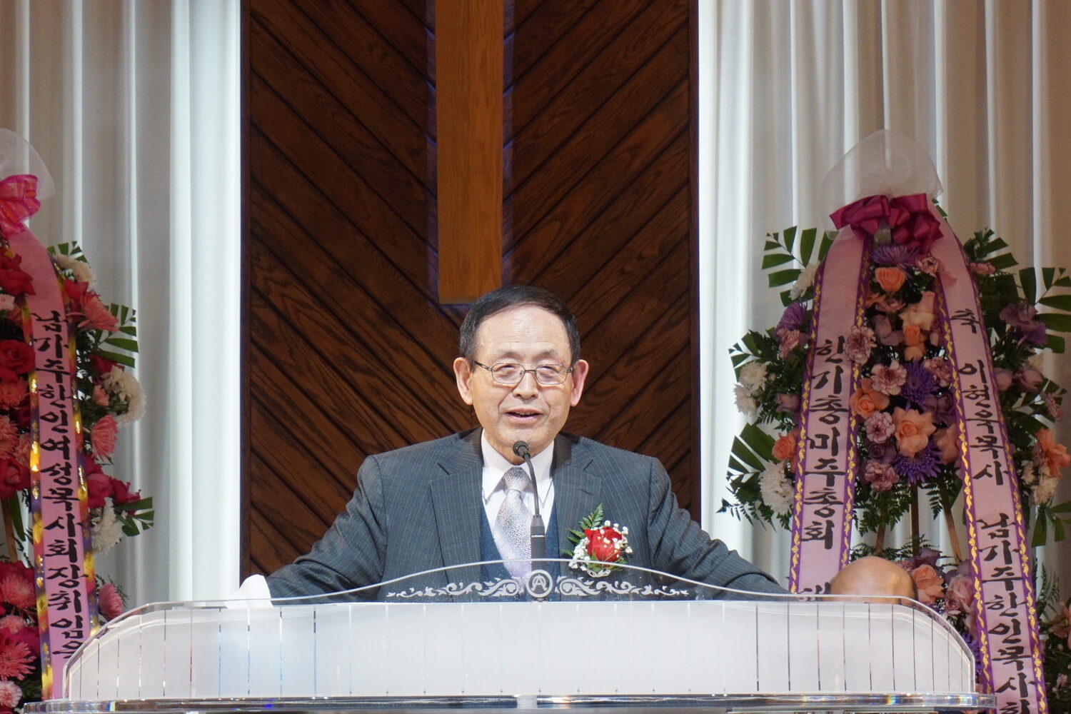 세계복음선교회 대표 이병희 목사가 말씀을 전하고 있다. © 크리스천비전.jpg