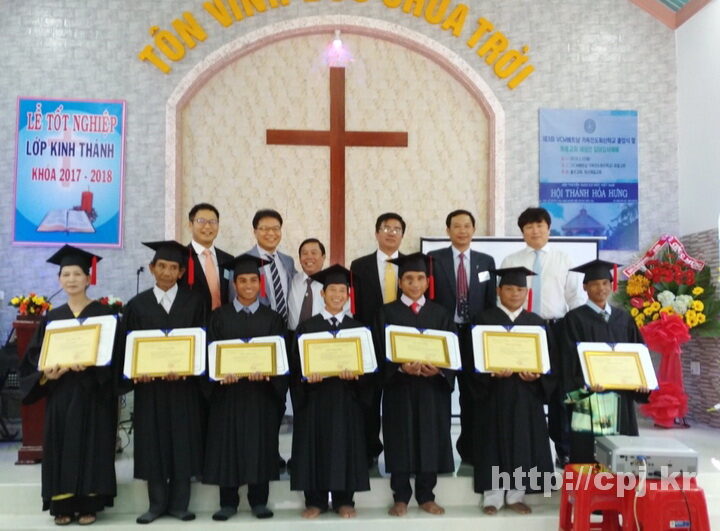 졸업생과순서자들-01.jpg