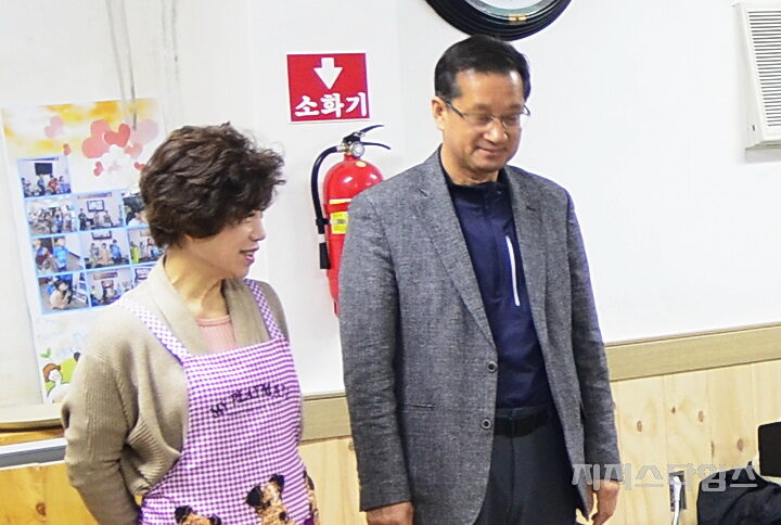 jtntv01 국수를 드시는 어르신들.jpg