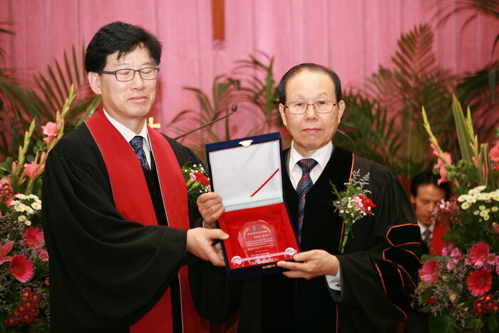 원로목사로 추대받은 김용진 목사002.jpg