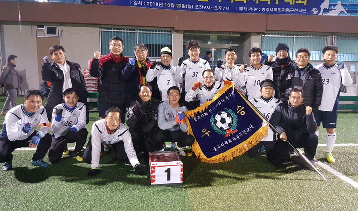 우승을 기뻐하는 안목선선수들04.jpg