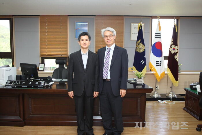 윤경식 본부장 이기학 기자02.jpg