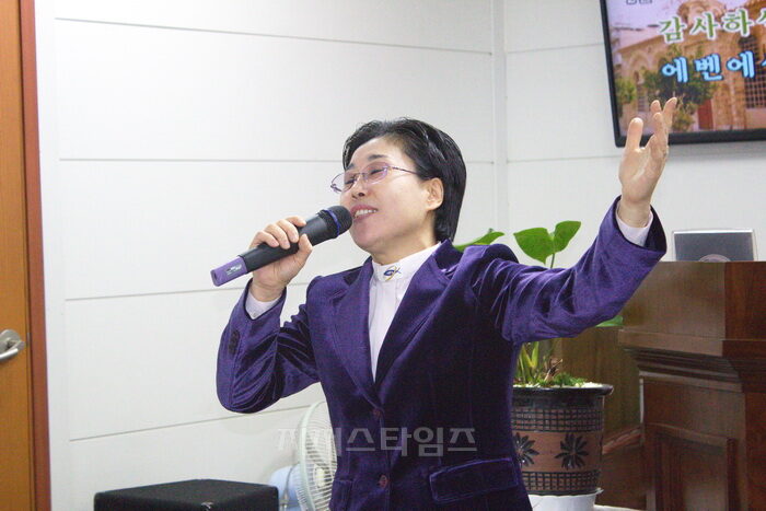 설교와 찬양 배정희 목사.jpg