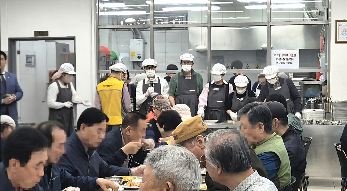 9. 사진자료[삼척시노인복지관 어버이날 행사]2.jpg