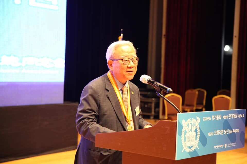 수상 소감을 전하는 박명윤 박사.jpg